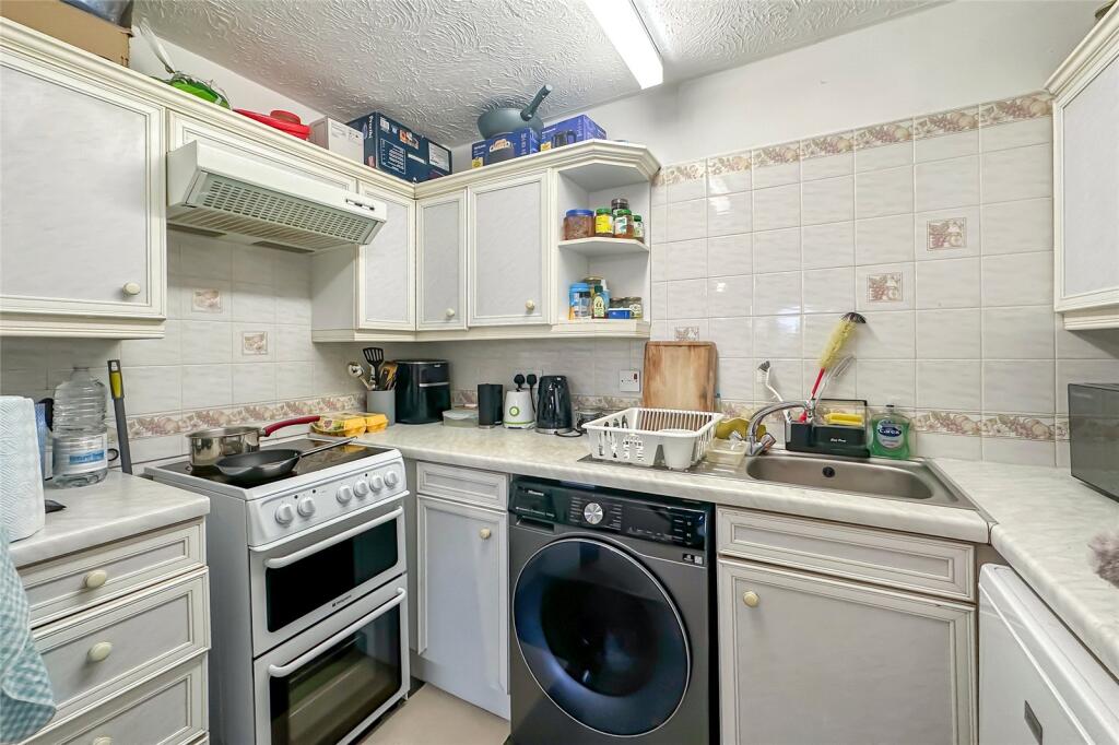 Additional property image - Larks Ridge, Watford Road, St. Albans, Hertfordshire, AL2