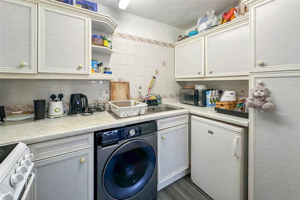 Additional property image - Larks Ridge, Watford Road, St. Albans, Hertfordshire, AL2