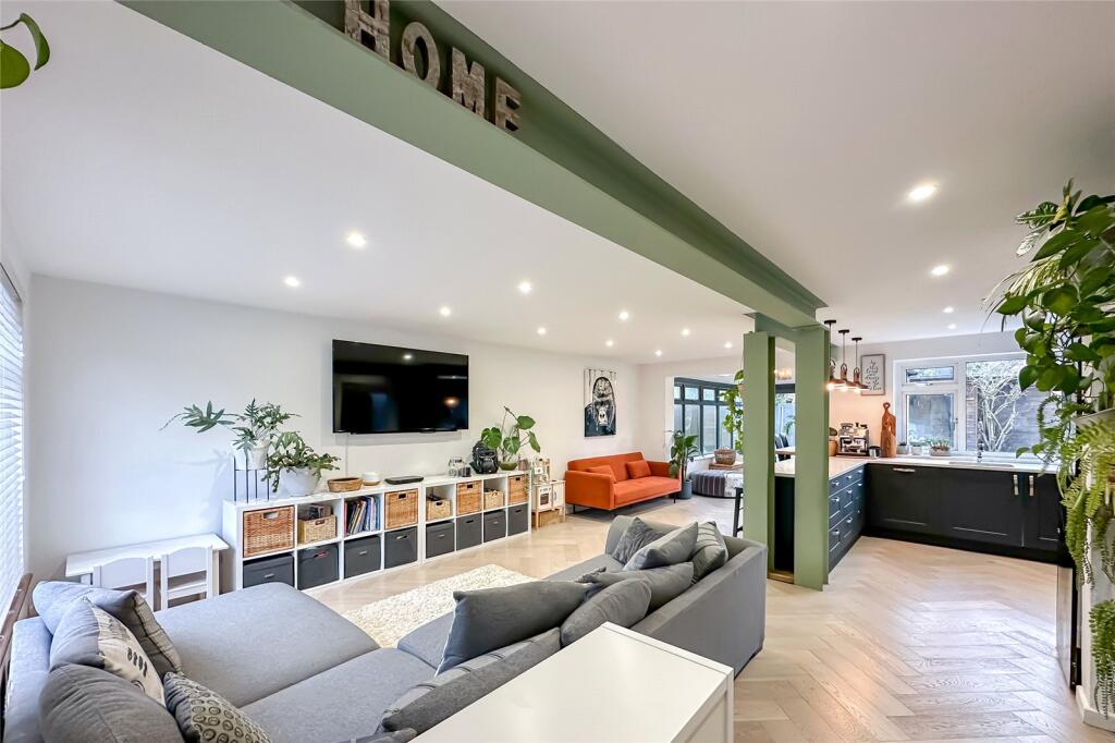 Additional property image - Maplefield, Park Street, St Albans, Hertfordshire,, AL2