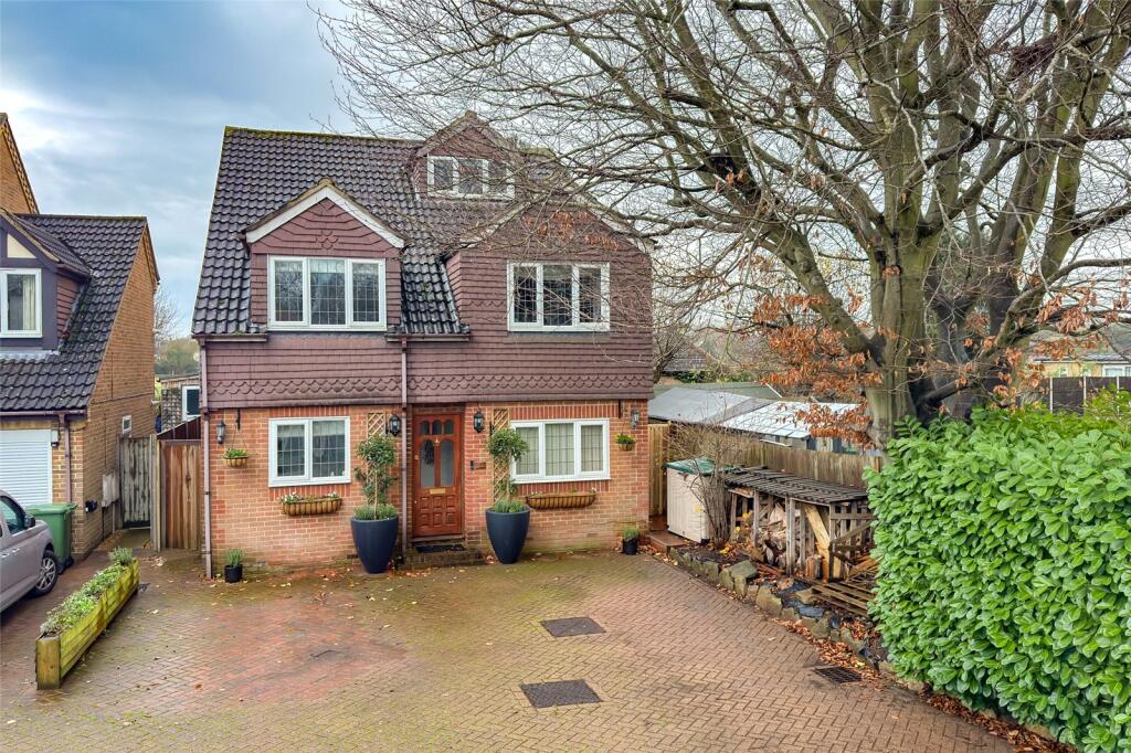 Main image of property: Magnolia Close, Park Street, St. Albans, Hertfordshire, AL2