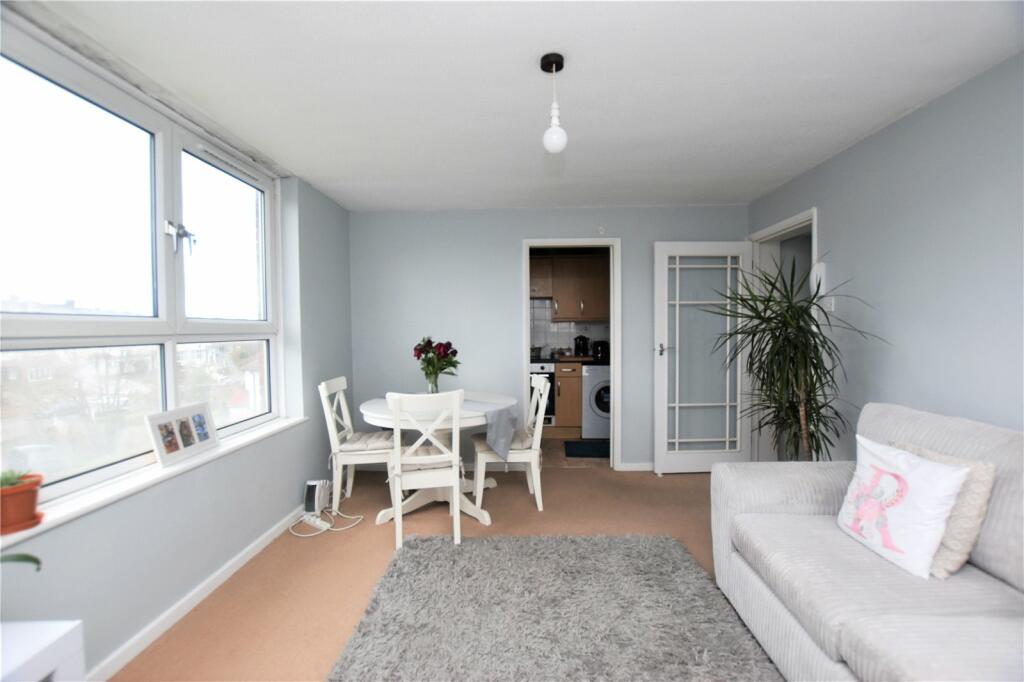 2 bedroom apartment for sale in Ross Road, London, SE25