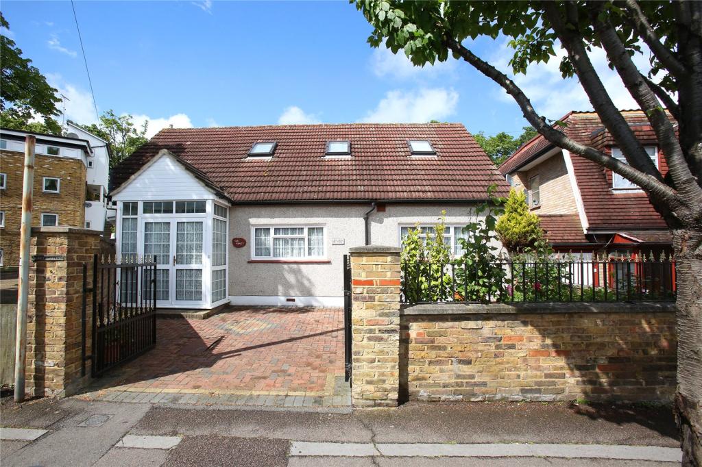 5 bedroom bungalow for sale in Lawrence Road, London, SE25