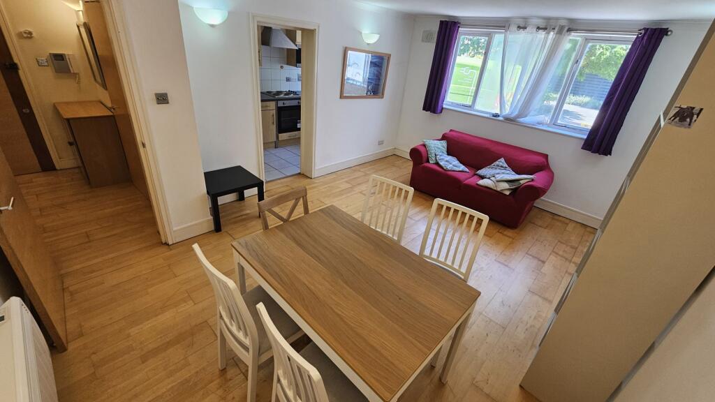 Main image of property: fLAT 2, Duckett street, 1 BEDROOM ( AVAILABLE NOW)