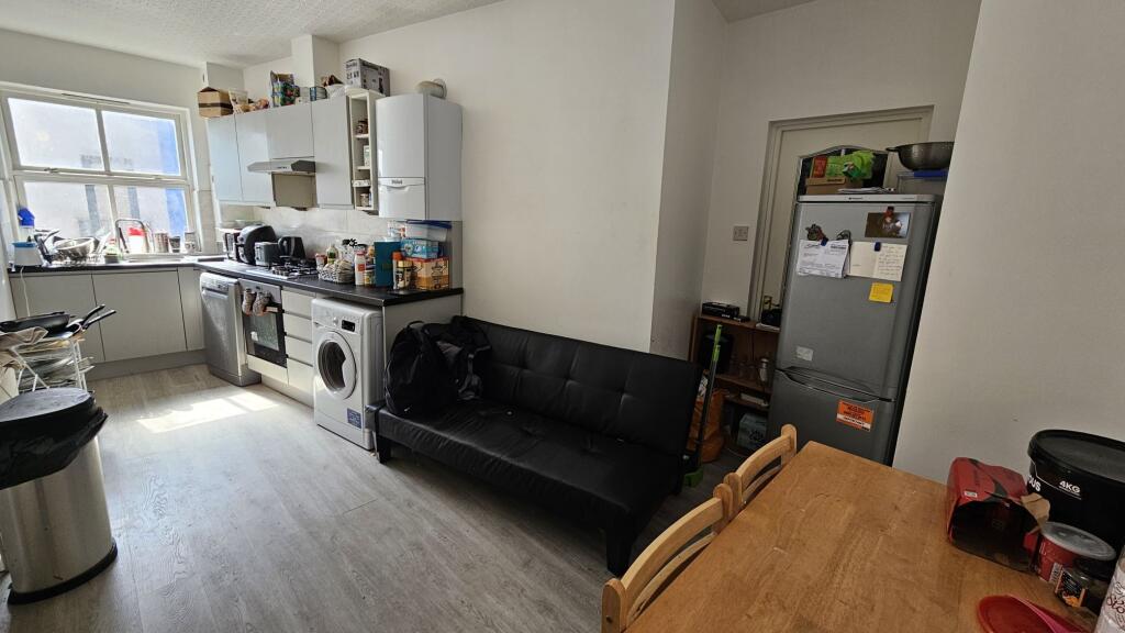 Main image of property: 4 bedroom, Leathermarket Court, SE1