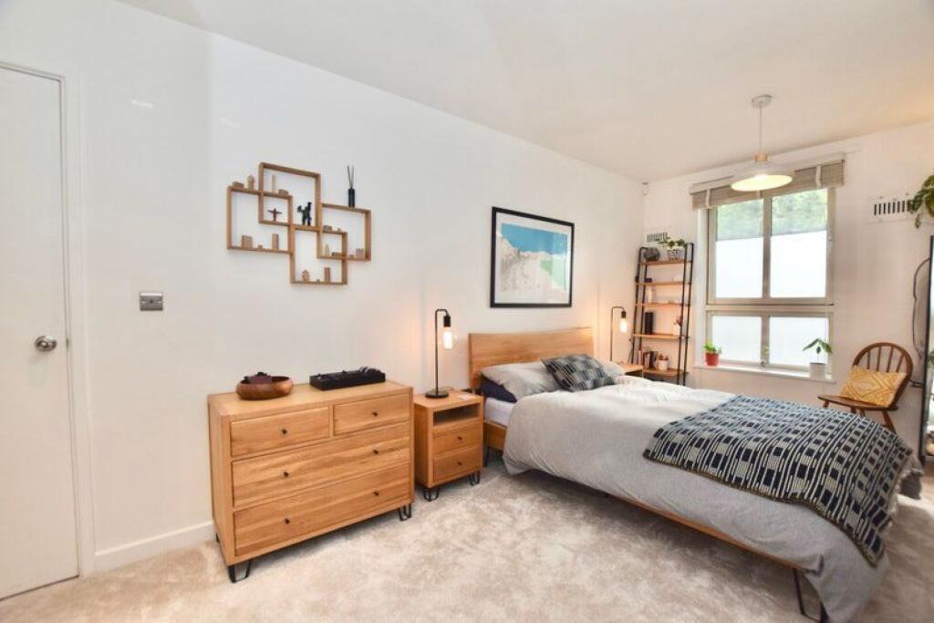 Main image of property: 216 Kennington Road