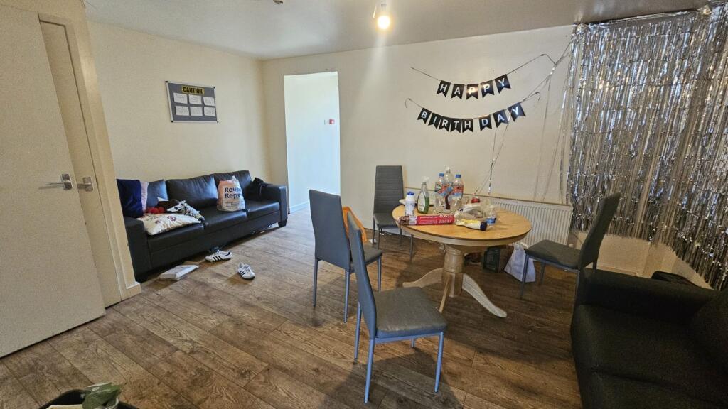 Main image of property: Stunning 6 Bed House SE1
