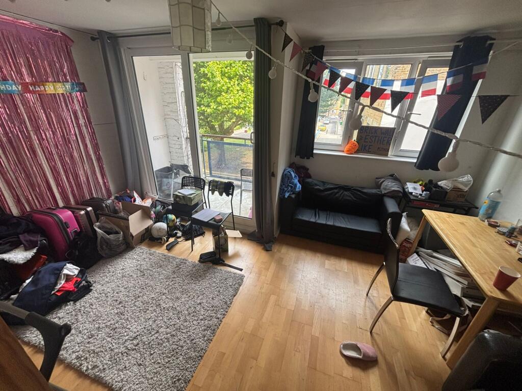 Main image of property: Archdale House(3bed+Living room by Guys Campus)
