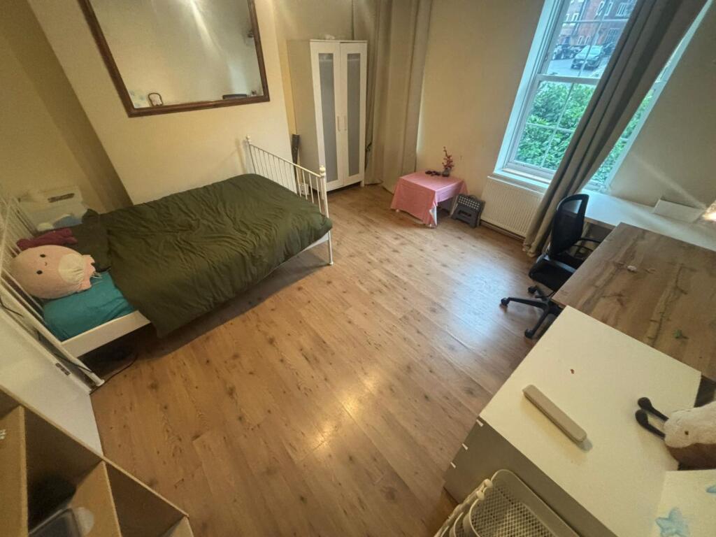 Main image of property: Medway House, 3 Bed Flat, London Bridge