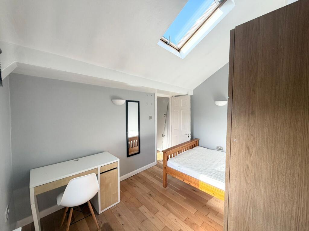 Main image of property: Kennington - AVAILABLE NOW