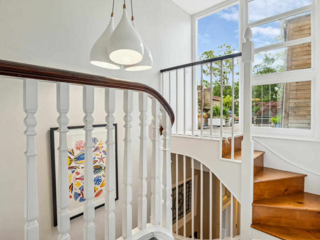 3 bedroom apartment for sale in Kingsmead Road, London, SW2