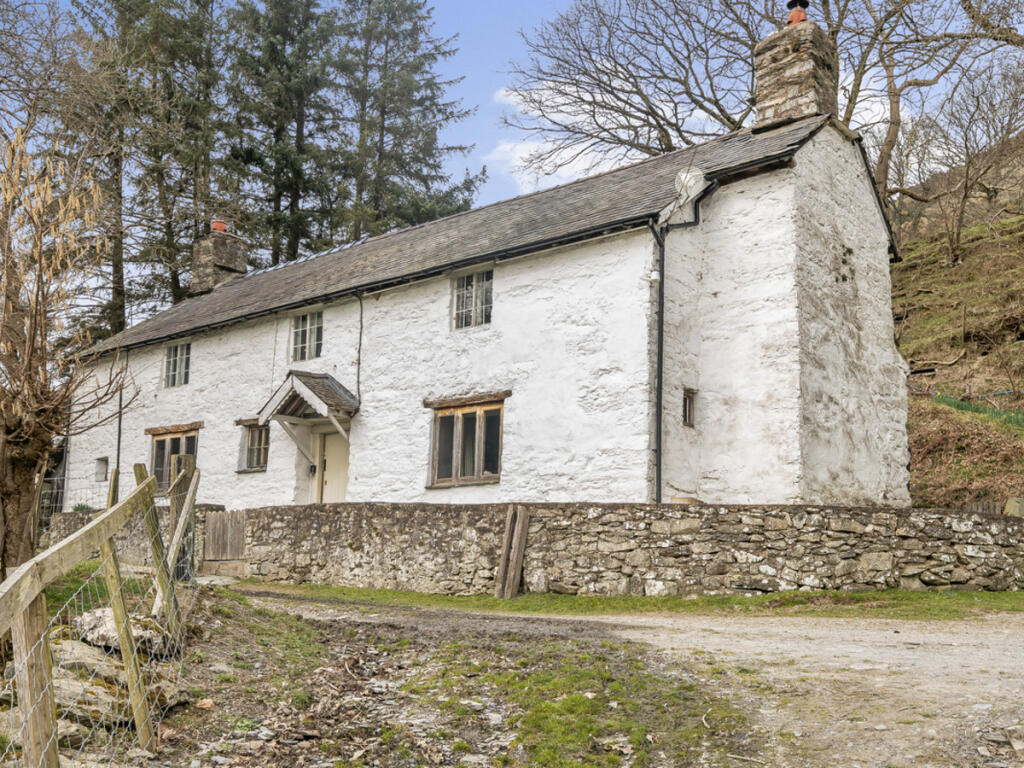 Main image of property: Hirnant, Oswestry, SY10