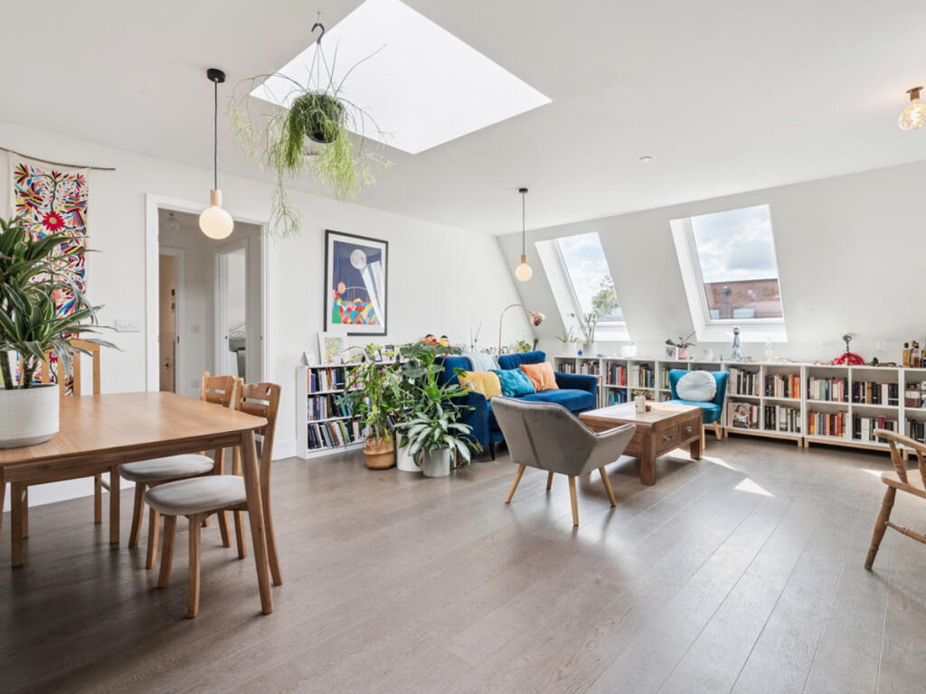 Main image of property: 75 Sycamore Road, Amersham, HP6