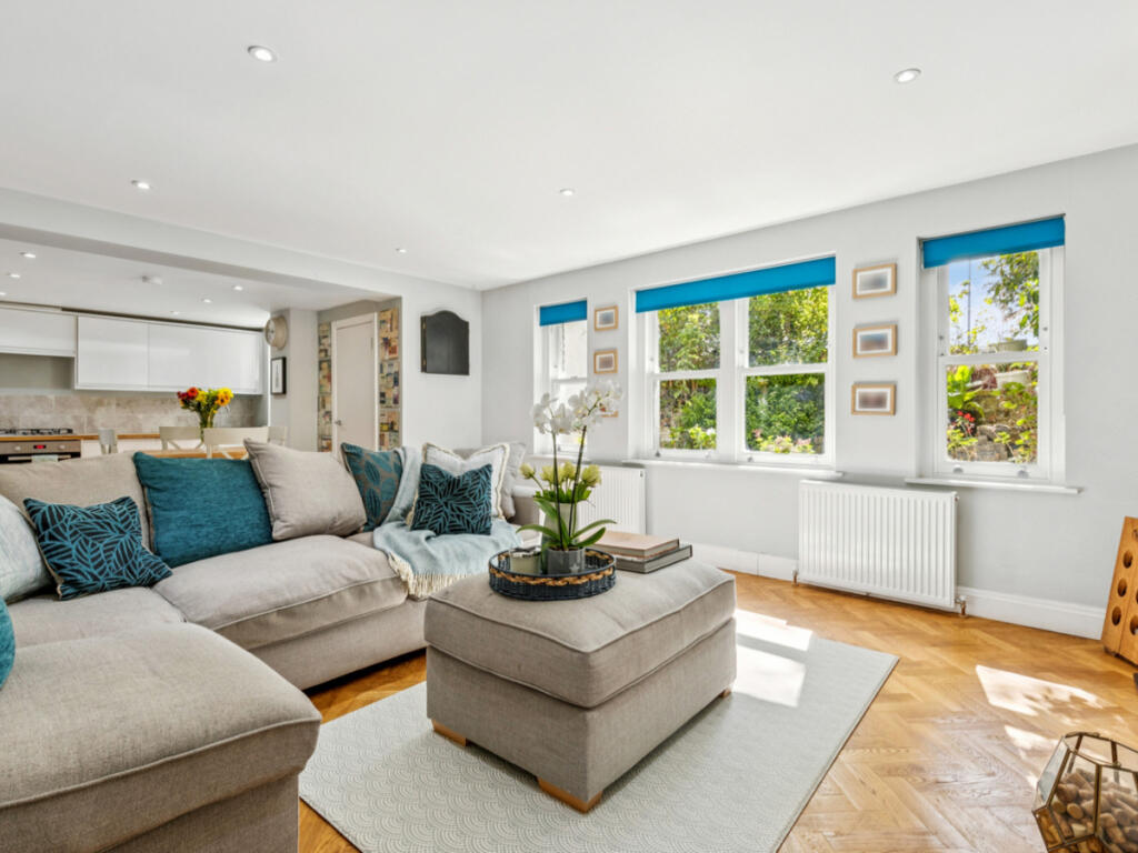 Main image of property: Streatham Common North, London, SW16