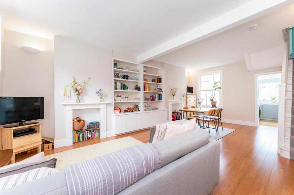 2 bedroom end of terrace house for sale in Sixth Avenue, Queens Park