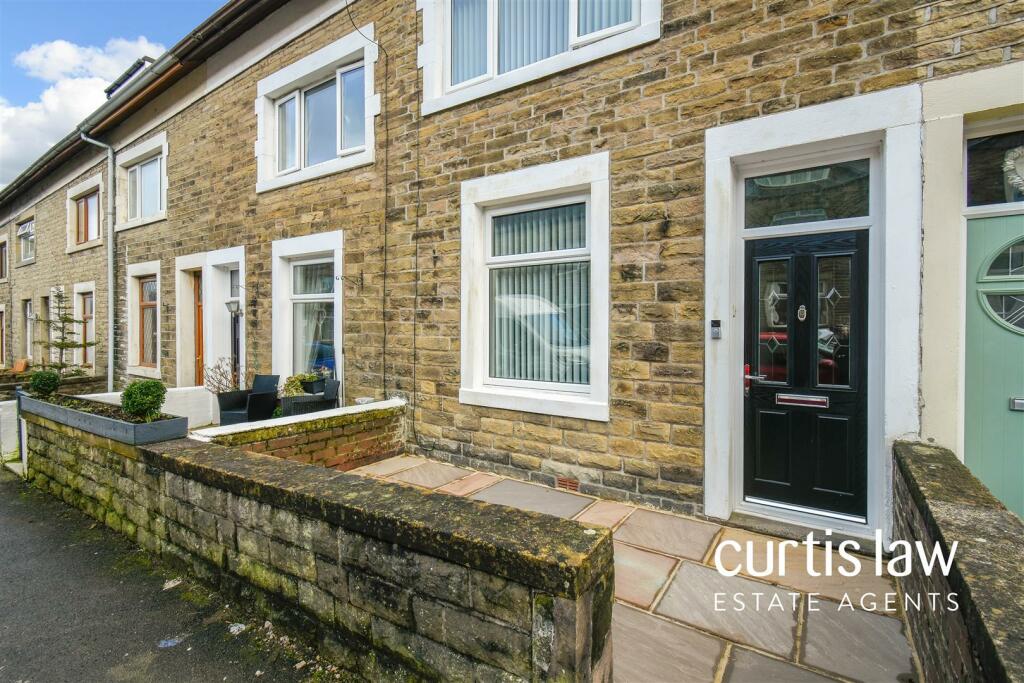 3 bedroom terraced house for sale in Arthur Street, Barnoldswick, BB18