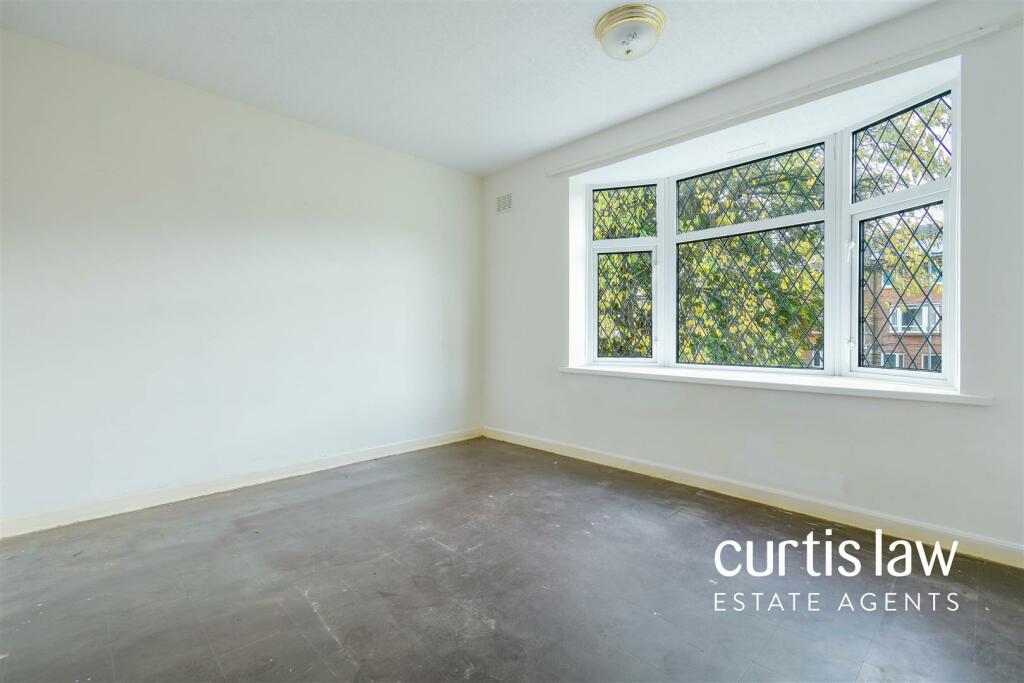 3 bedroom flat for sale in Stonyhurst Road, Blackburn, BB2