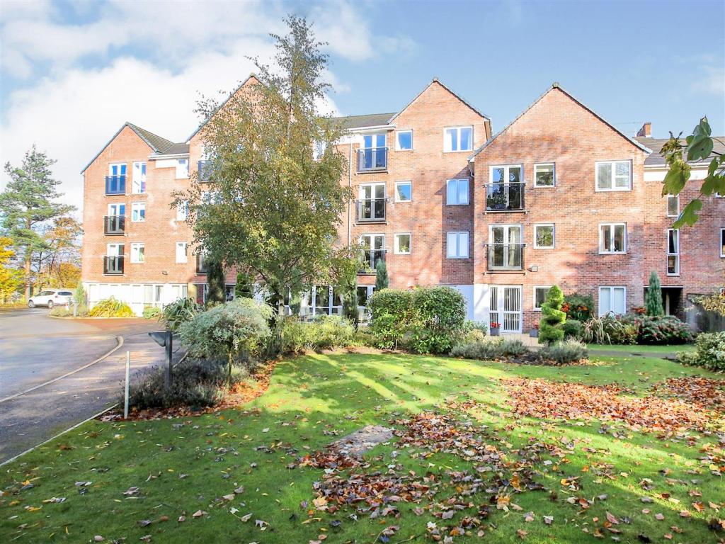 1 bedroom apartment for sale in Dutton Court, Station Approach, Off