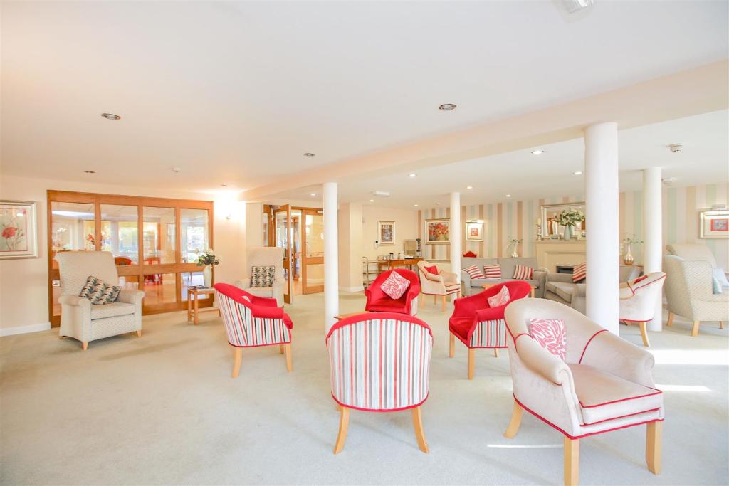 1 bedroom apartment for sale in Dutton Court, Station Approach, Off