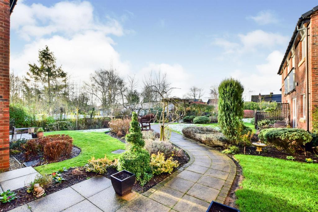 1 bedroom apartment for sale in Wilmslow Road, Handforth, Wilmslow, SK9