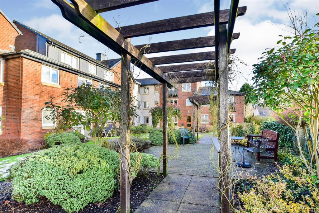 1 bedroom apartment for sale in Wilmslow Road, Handforth, Wilmslow, SK9