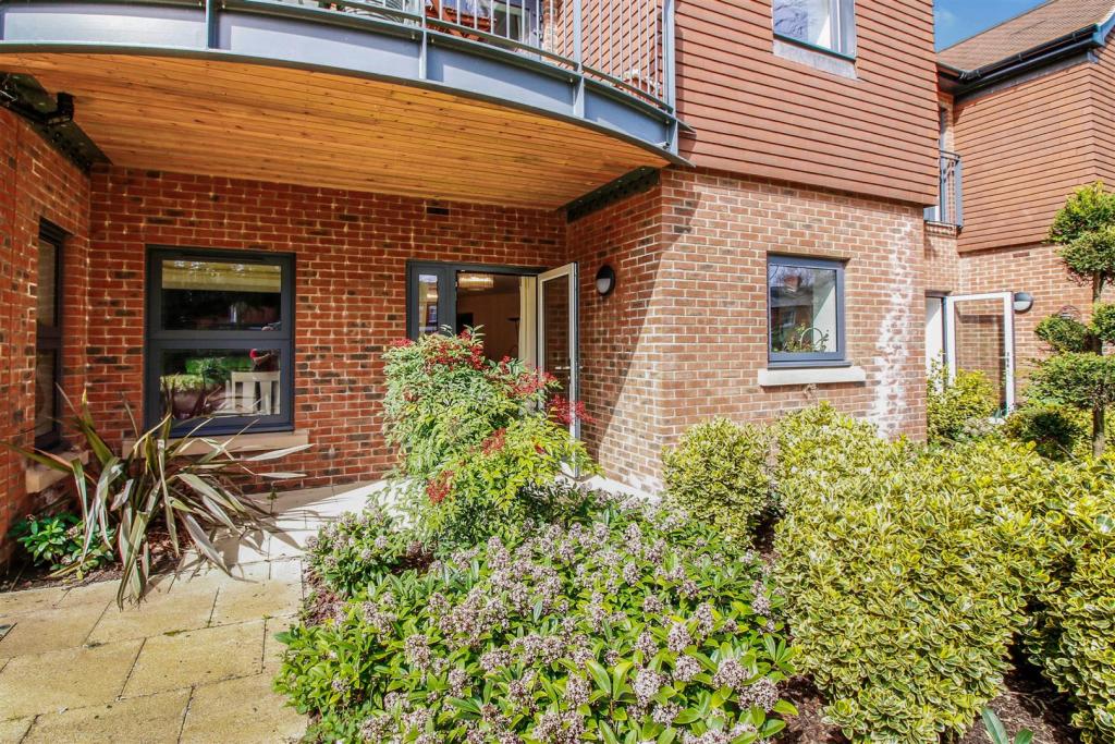 1 bedroom flat for sale in St. Giles Mews, Stony Stratford, Milton