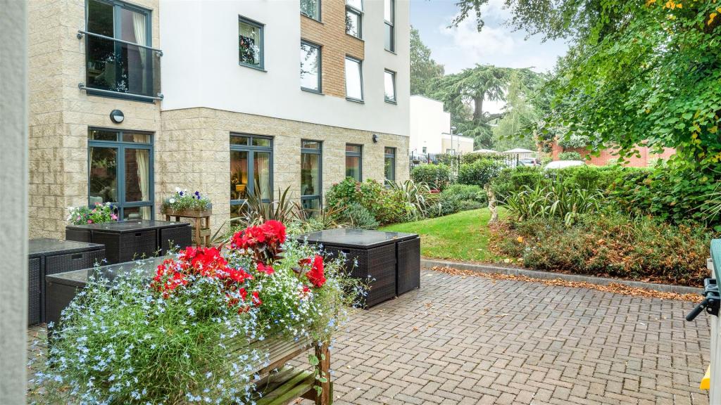 Additional property image - Wilton Court, Southbank Road, Kenilworth, CV8 1RX