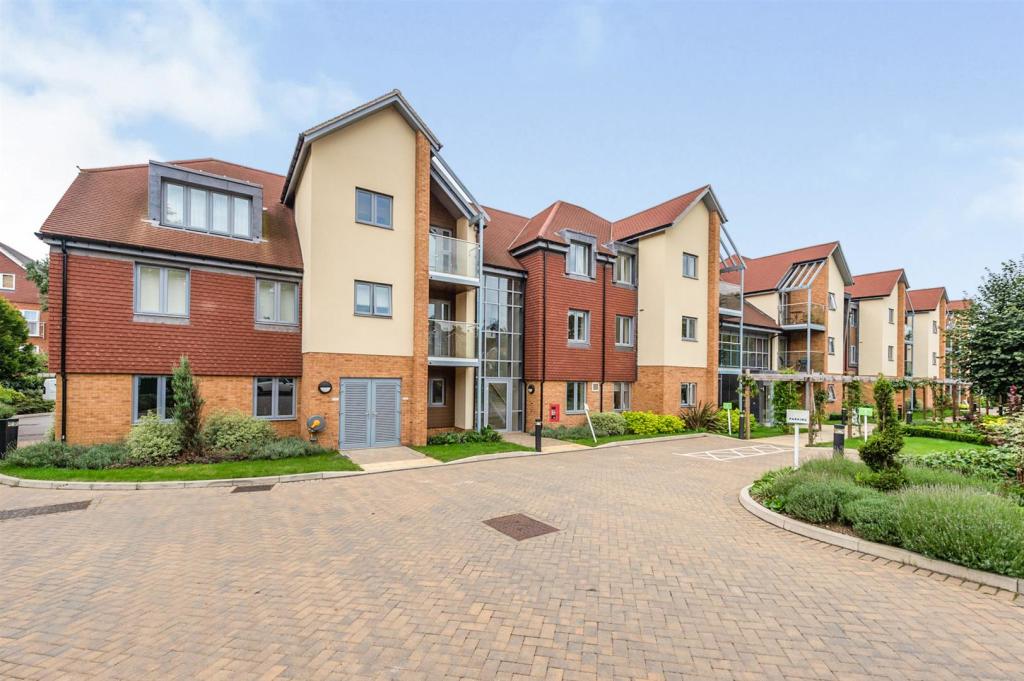 2 bedroom apartment for sale in Eleanor House, 232 London Road, St Albans, Hertfordshire, AL1 1NR, AL1