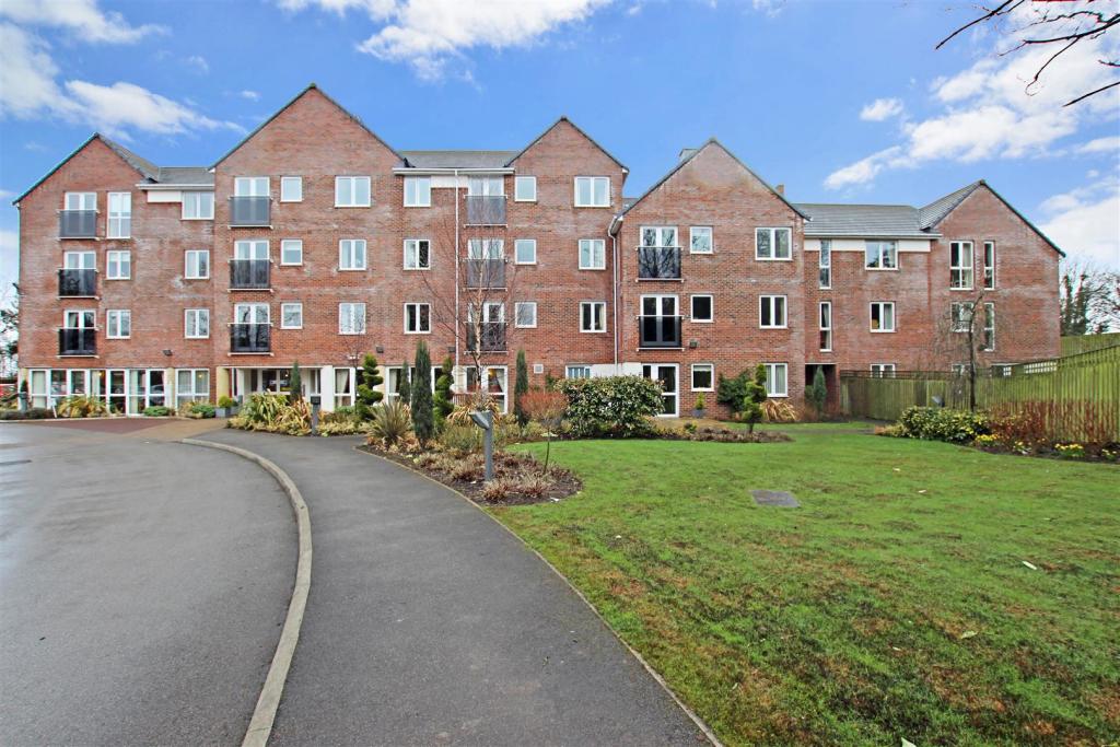 1 bedroom apartment for sale in Dutton Court, Station Approach, Off