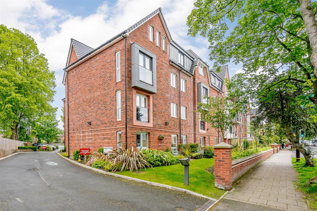 2 bedroom apartment for sale in Oakfield Court, Crofts Bank Road