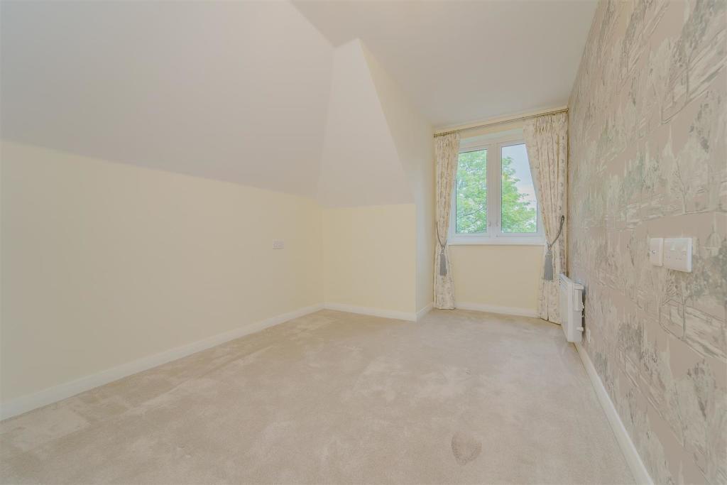 2 bedroom apartment for sale in Oakfield Court, Crofts Bank Road