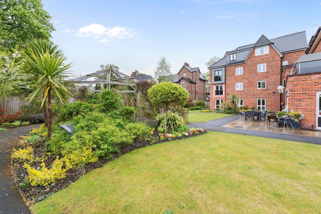 2 bedroom apartment for sale in Oakfield Court, Crofts Bank Road