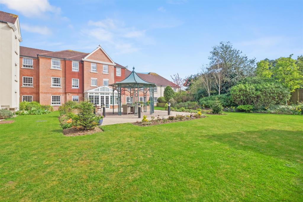 1 bedroom apartment for sale in Claridge House, Church Street