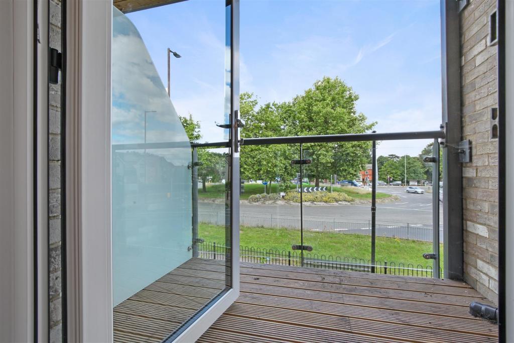 Additional property image - Miami House, Princes Road, Chelmsford, Essex, CM2 9GE