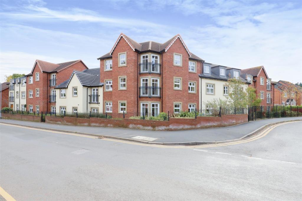 2 bedroom house for sale in Lowestone Court, Stone Lane, Kinver