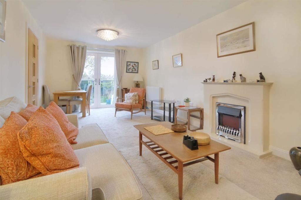 2 bedroom apartment for sale in Scaife Garth, Pocklington, York