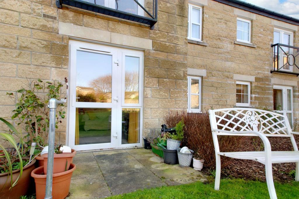 1 bedroom apartment for sale in Hollis Court, Castle Howard Road