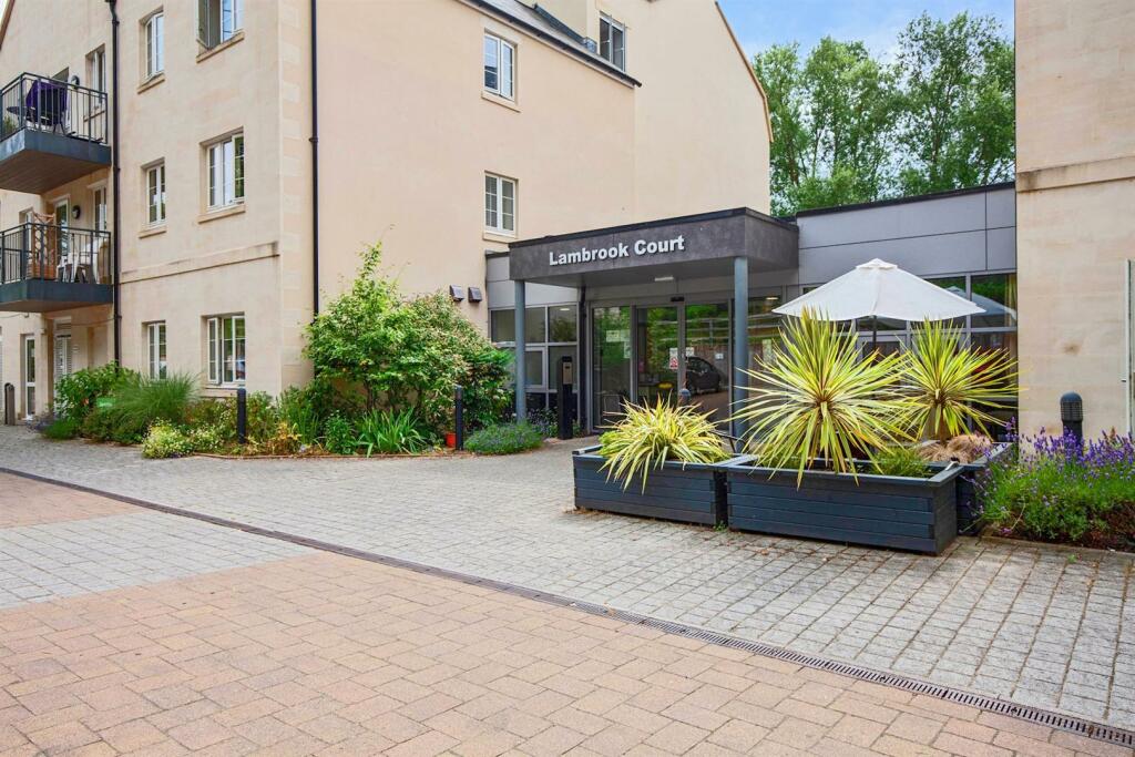 1 bedroom apartment for sale in Lambrook Court, Gloucester Road