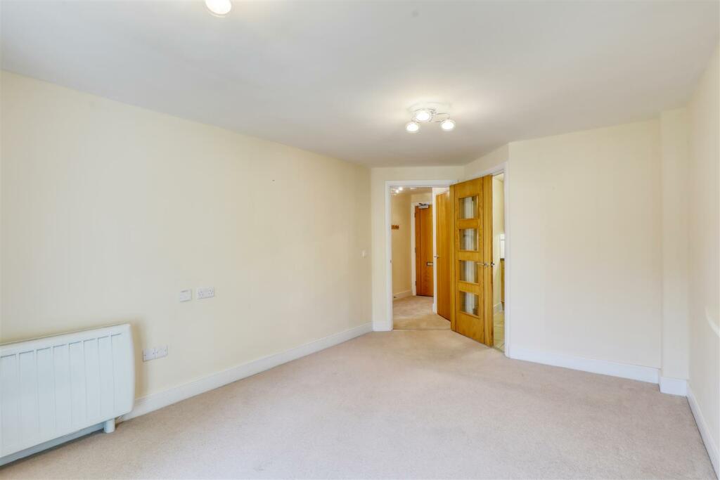 1 bedroom apartment for sale in Cartwright Court, Church Street, Malvern, WR14 2GE, WR14