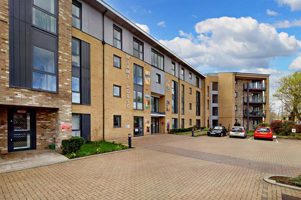 2 bedroom apartment for sale in Miami House, Princes Road, Chelmsford, Essex, CM2 9GE, CM2