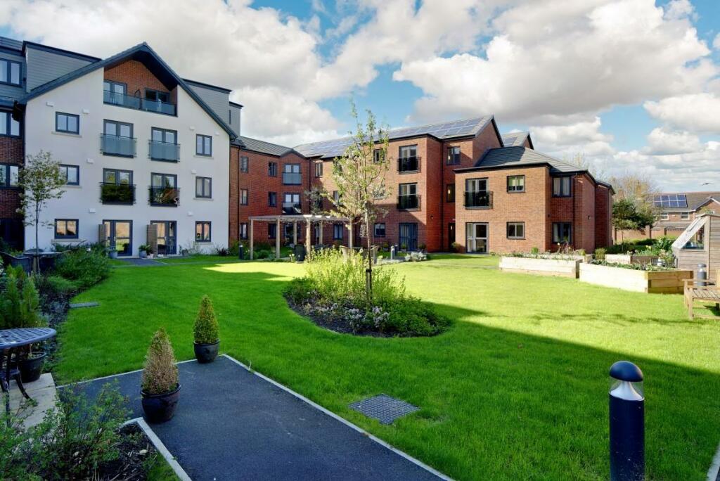 2 bedroom apartment for sale in Balshaw Court Burlington Gardens