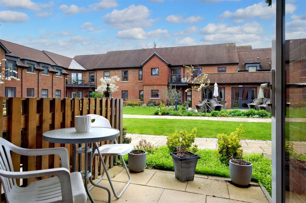 1 bedroom apartment for sale in , St. Giles Mews, Stony Stratford, Milton Keynes, MK11 1HT, MK11