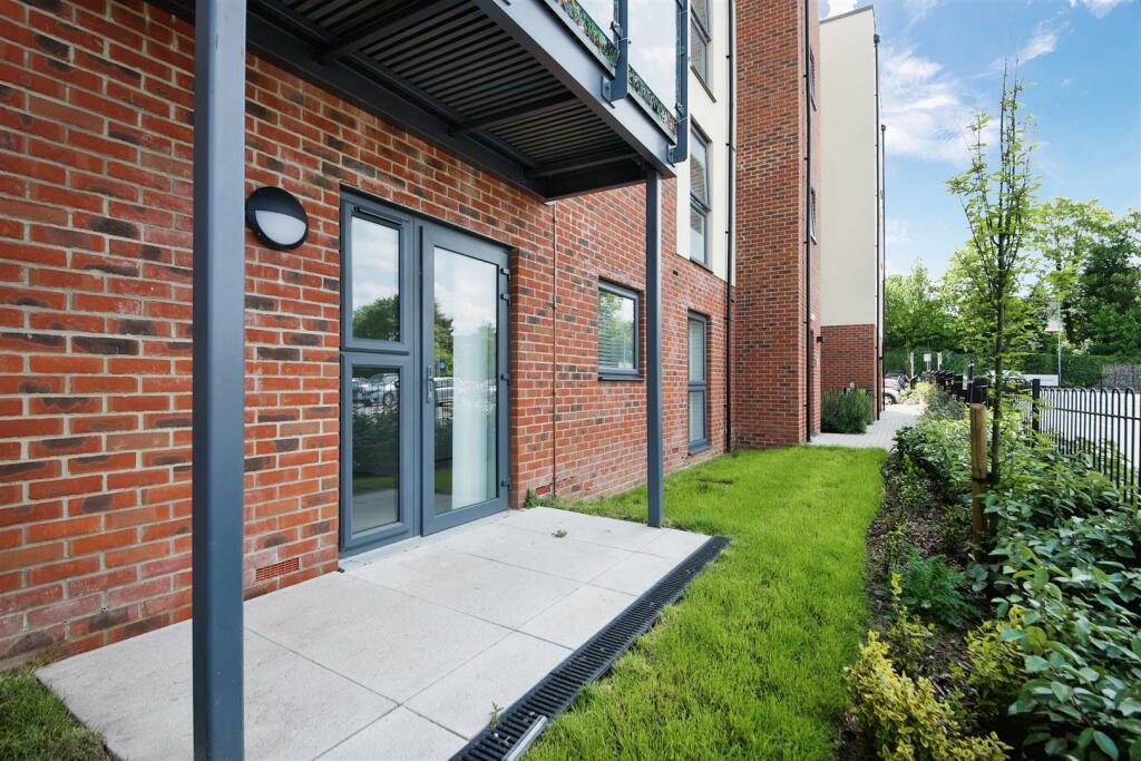 1 bedroom apartment for sale in Sewardstone Road, Waltham Abbey, EN9