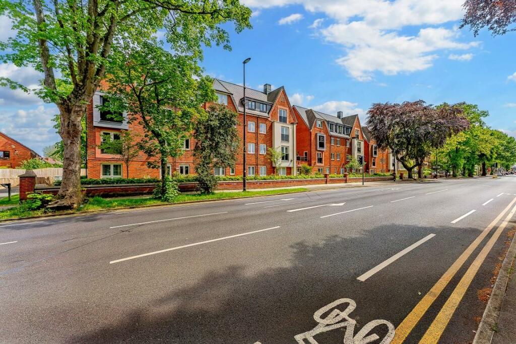1 bedroom apartment for sale in Oakfield Court, Crofts Bank Road