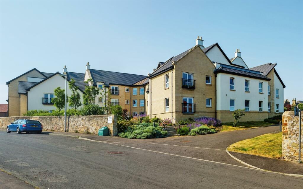 2 bedroom apartment for sale in Beacon Court, Craws Nest Court