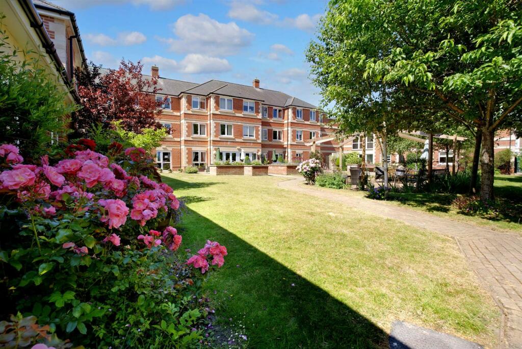 1 bedroom apartment for sale in Thomas Court, Marlborough Road, Cardiff