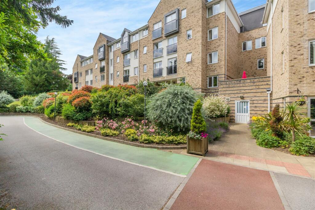 1 bedroom apartment for sale in Windsor House, 900 Abbeydale Road