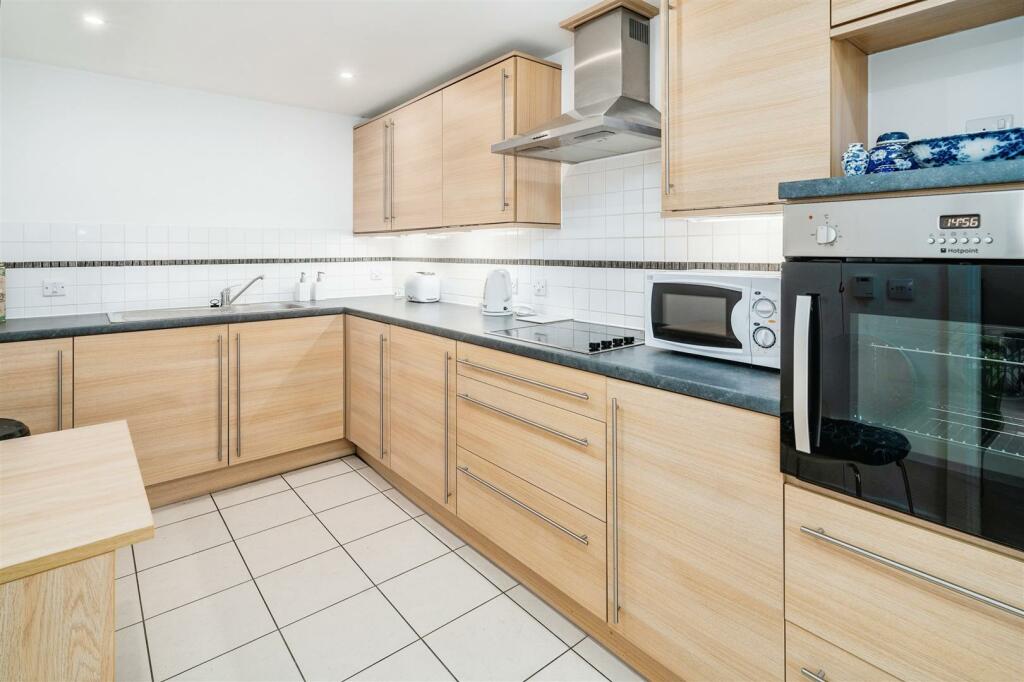 Additional property image - Peel Court, College Way, Welwyn Garden City, Hertfordshire, AL8 6DG