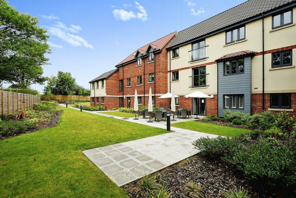 2 bedroom flat for sale in Homestead Place, Upper Staithe Road, Stalham