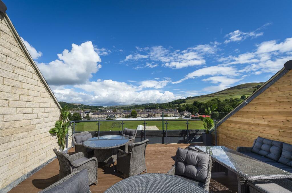 2 bedroom apartment for sale in The Wickets, Kirkgate, Settle, BD24 9FN
