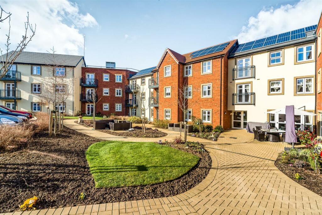 2 bedroom house for sale in Lowestone Court, Stone Lane, Kinver